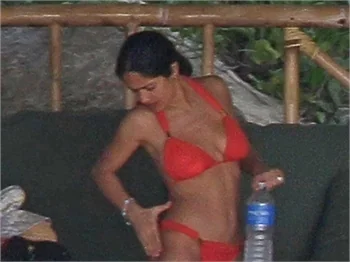 Salma Hayek'in seksi bikinili fotoğrafları!