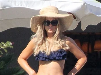 Kate Beckinsale'in seksi bikinili fotoğrafları!