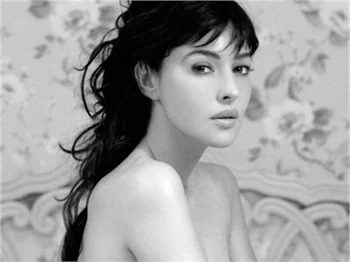 MONICA BELLUCCI 'TURHAN SULTAN' OLUYOR!