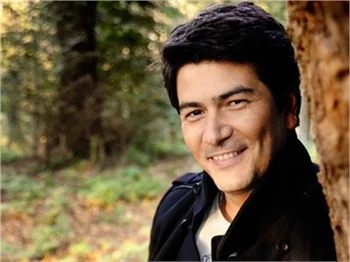 ŞAŞMAZ SUNUCULUĞA GERİ DÖNÜYOR!