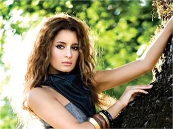 ATİYE, SEVGİLİSİNE PERUK TAKIP KAÇIRDI!
