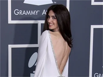 Grammy galasında, ünlülerin kırmızı halı şıklığı!