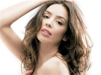 AZRA AKIN 'SADECE CİCİ KIZ DEĞİLİM'