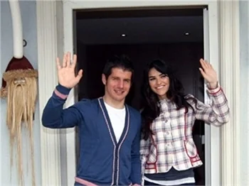 EMRE BELÖZOĞLU'NUN BABALIK SEVİNCİ!