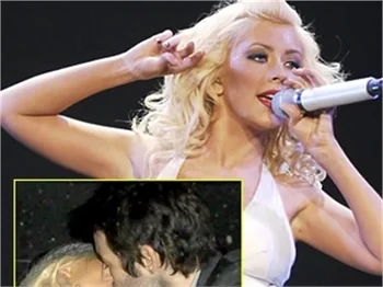 AGUILERA PAPARAZZİLERİ UMURSAMADI!