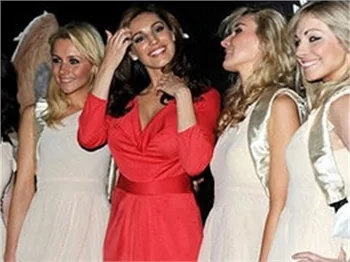 KELLY BROOK HAMİLE HALİYLE TANITIMDA!
