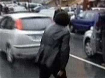 Bedri Baykam ve asistanı bıçaklandı...