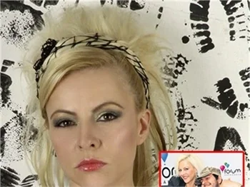 PAMELA HAYRANLARININ BOYNUNU İMZALADI!