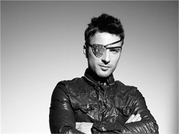 MEGASTAR TARKAN MİNİK KALPLERLE EL ELE...