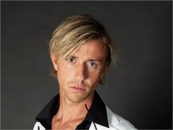 GUTİ YİNE GAZETECİLERE SALDIRDI!