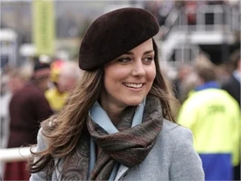PRENSES KATE 3 KORUMAYLA ALIŞVERİŞTE!