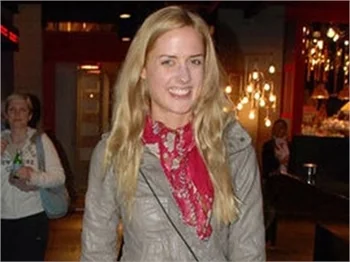 CAROLINE MAKYAJSIZ YAKALANDI!