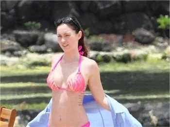 Dünyanın en seksi kadını Megan Fox Tatilde