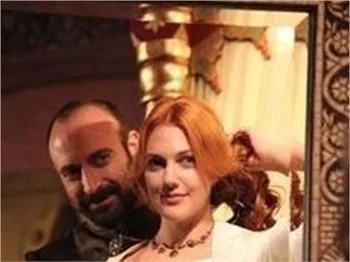 Muhteşem Yüzyıl'da dikkat çeken dekolteler..