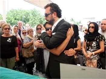 Reklam yıldızı Burçin Bildik eşini damatlığıyla uğurladı!