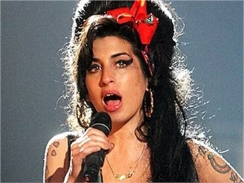 AMY WINEHOUSE'UN OTOPSİSİ YAPILDI