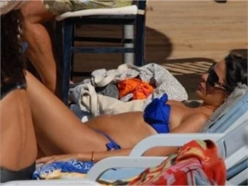 Asuman Krause bikinili yakalandı..