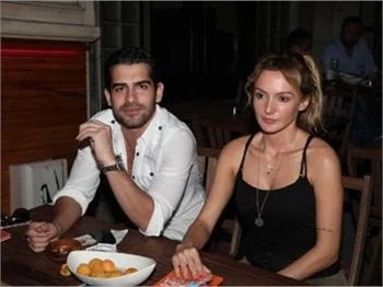 Nazlı ve sevgilisi Onur Gülmek gecelerde...