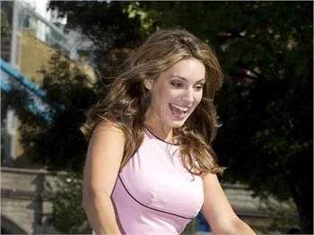 Kelly Brook'dan frikikli bisiklet turu!