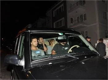 Öyle Bir Geçer Zaman Ki oyuncuları gecelerde...