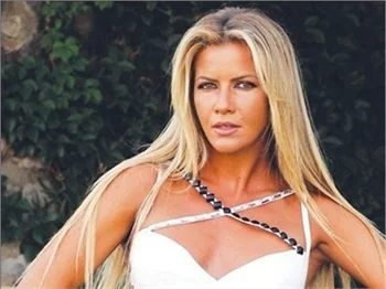 IVANA SERT PODYUMLARA DÖNÜYOR!