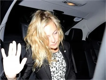 Kate Hudson öyle bir frikik verdi ki...