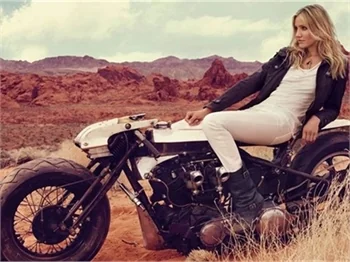 Cameron Diaz, güzelliğiyle büyülüyor!
