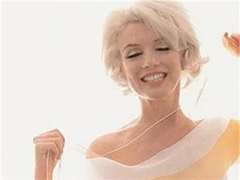 ‘ÜSTSÜZ’ MARILYN MONROE 15 BİN TL...