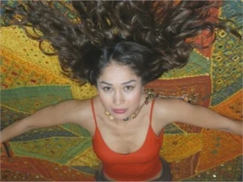 Güzel oyuncu Yasemin Öztürk'ün fotoğrafları...
