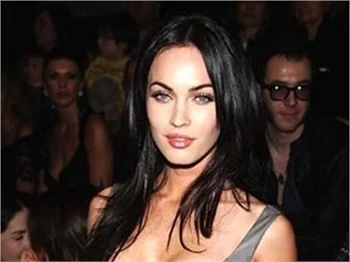 Megan Fox güzelliğiyle büyülüyor..