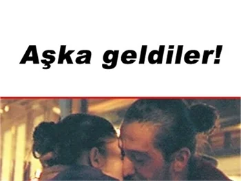 YEŞİLÇAY VE KARAÇELİK SOKAK ORTASINDA ÖPÜŞTÜ!