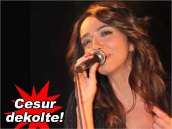 ÖYKÜ GÜRMAN GÖZ DOLDURDU!