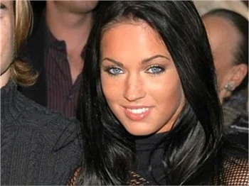Seksi star Megan Fox güzelliğiyle büyülüyor.