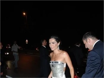 2011'in en cesurt sırt dekoltelerine gözatın!