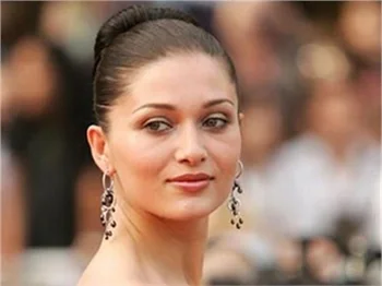 NURGÜL YEŞİLÇAY DİZİ İÇİN SEVGİLİSİNDEN AYRILDI!