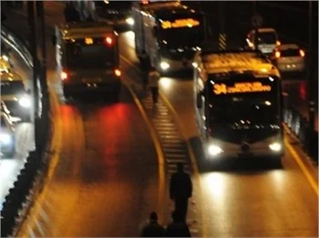 Kar yağışı İstanbulluları yolda bıraktı