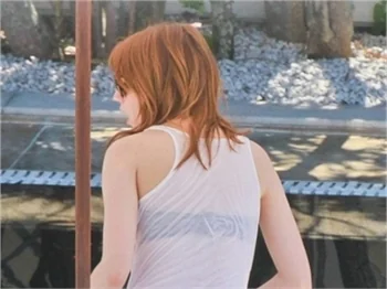 Emma Stone' nin güneşlenme keyfi