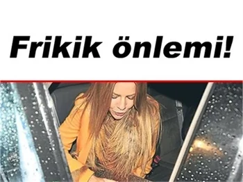 IVANA SERT'İN MİNİ ETEĞİYLE ZOR ANLARI!