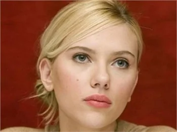 Scarlett Johansson'un lüks yattaki aşkı!
