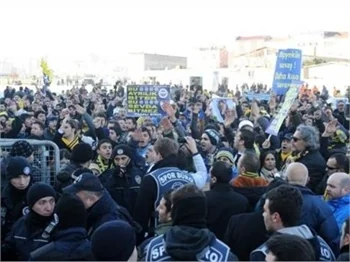 Fenerbahçeli taraftarlar Çağlayan Adliyesi'nde