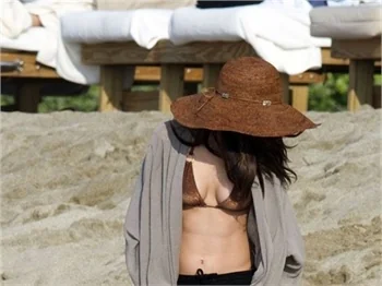 Megan Fox'un eşiyle aşk tatili!