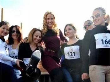 Caroline, Yüksek Topuk Koşusu'nda