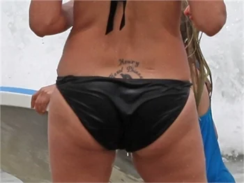 Özel kadın Julia Roberts'dan bikini şov!