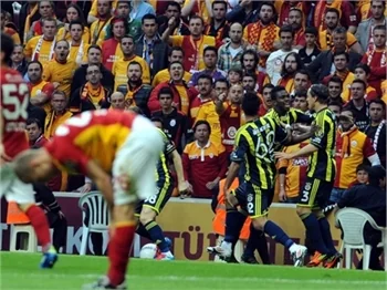 Her dakikası nefes kesen derbiden özel kareler!