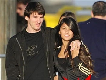 YILDIZ FUTBOLCU LIONEL MESSI BABA OLUYOR!