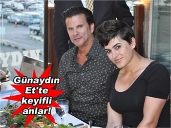 LORENZO LAMAS’IN KEBAP ZİYAFETİ!