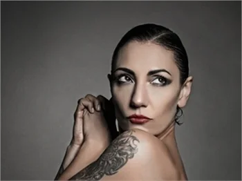 ROCK'ÇI ÖZLEM TEKİN'DEN ÇARPICI FOTOĞRAF!