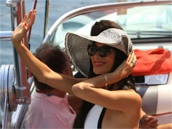 Nicole Scherzinger, sevgilisi Hamilton'ı Monaco'da yalnız bırakmadı..