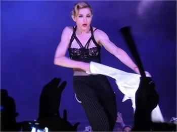 Madonna'dan kışkırtıcı pozlar..