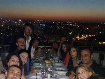 'ÖYLE BİR GEÇER ZAMAN Kİ' EKİBİ FİNAL YEMEĞİNDE!